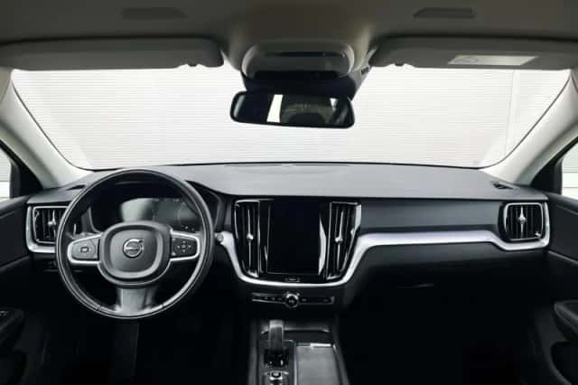 Volvo V60 (2022) thumbnail 5