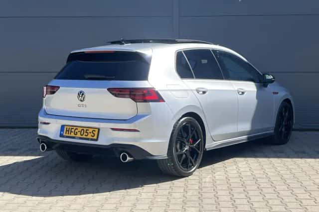 Volkswagen Golf (2024) thumbnail 2