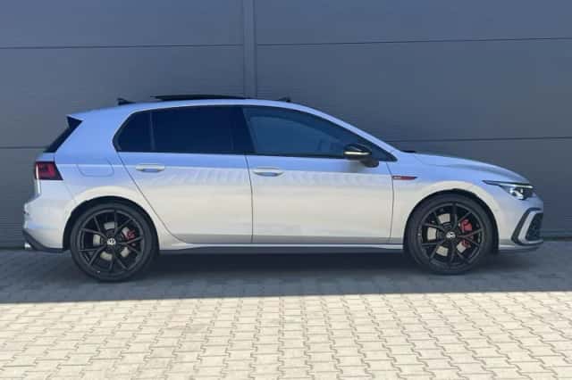 Volkswagen Golf (2024) thumbnail 3