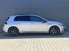 Volkswagen Golf (2024) thumbnail 3