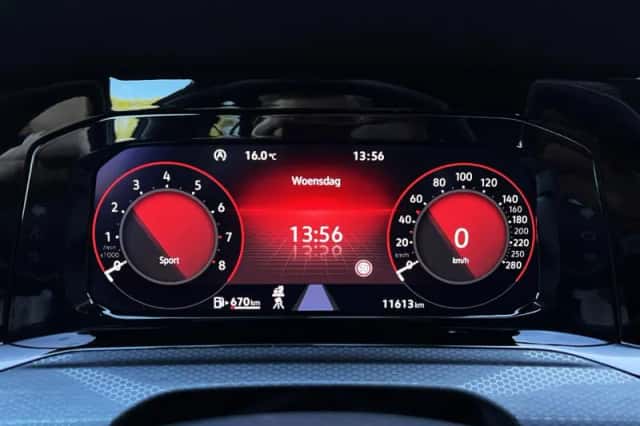 Volkswagen Golf (2024) thumbnail 23