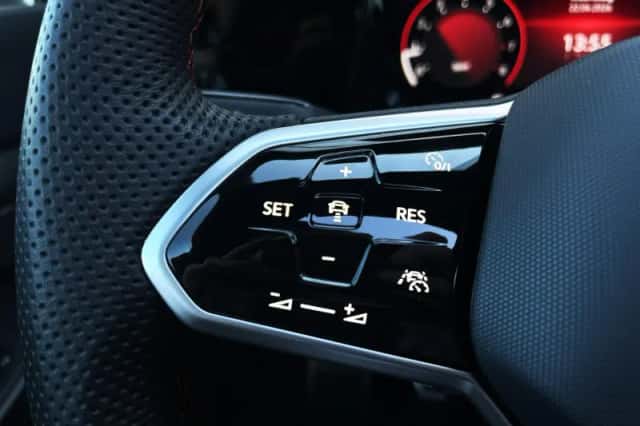 Volkswagen Golf (2024) thumbnail 24