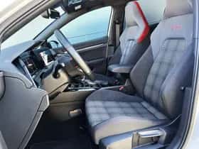 Volkswagen Golf (2024) thumbnail 4