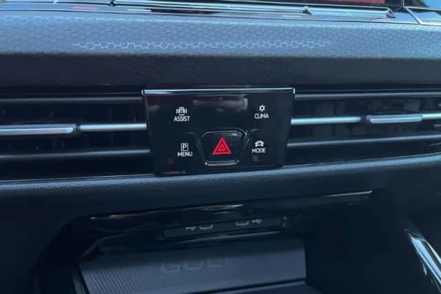 Volkswagen Golf (2024) thumbnail 31