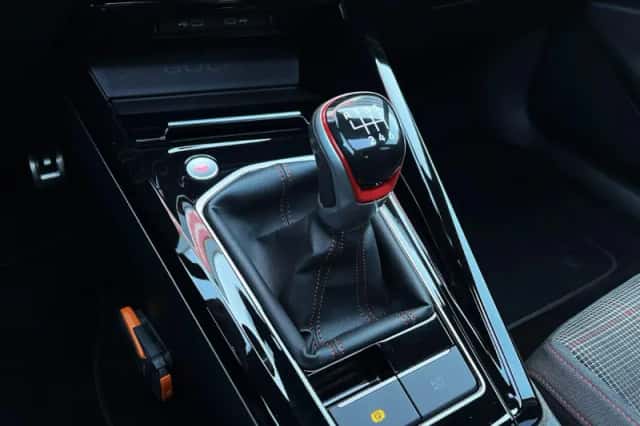 Volkswagen Golf (2024) thumbnail 32