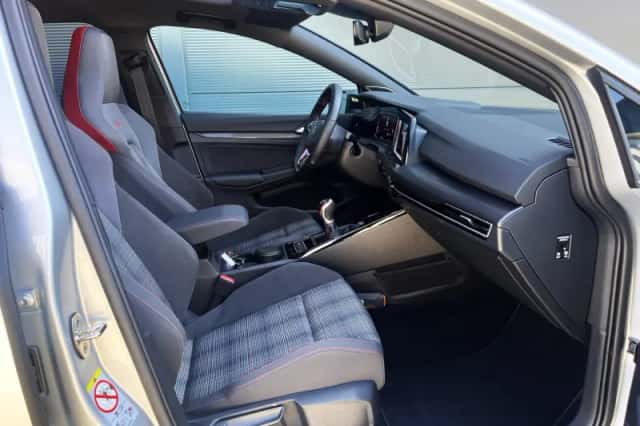 Volkswagen Golf (2024) thumbnail 35