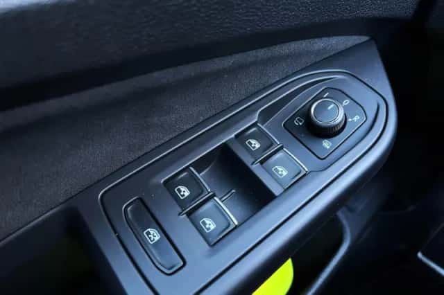 Volkswagen Golf (2024) thumbnail 39