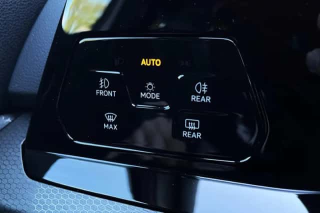 Volkswagen Golf (2024) thumbnail 40