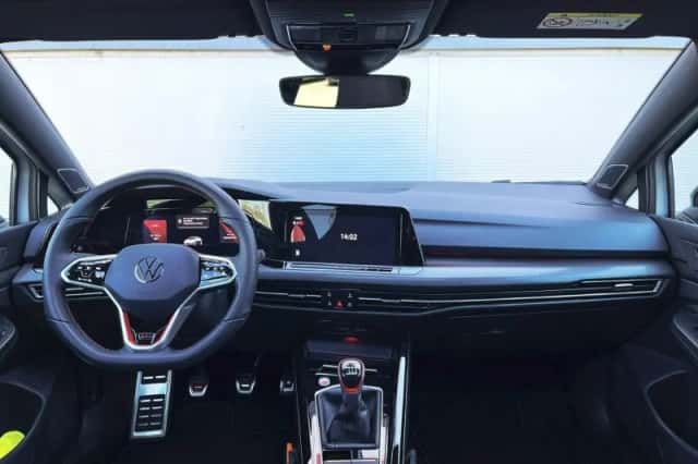 Volkswagen Golf (2024) thumbnail 5
