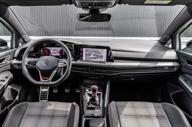 Volkswagen Golf (2024) thumbnail 5