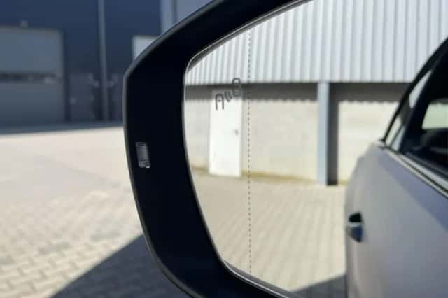 Volkswagen T-Roc (2021) thumbnail 23