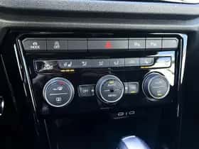 Volkswagen T-Roc (2021) thumbnail 32