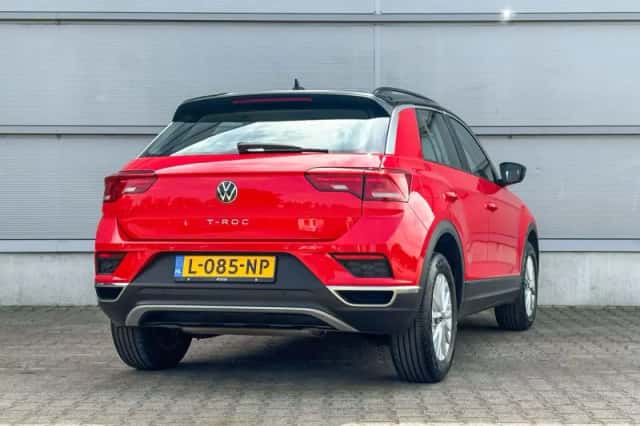 Volkswagen T-Roc (2021) thumbnail 2