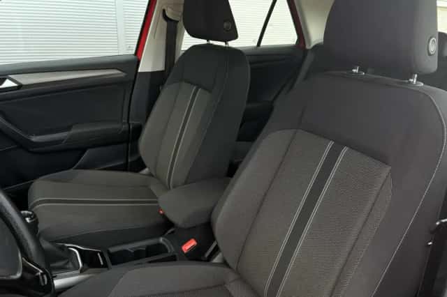 Volkswagen T-Roc (2021) thumbnail 4