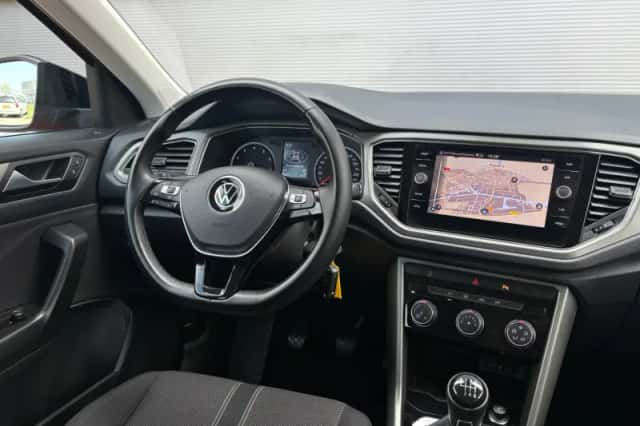 Volkswagen T-Roc (2021) thumbnail 5