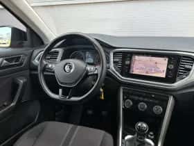 Volkswagen T-Roc (2021) thumbnail 5