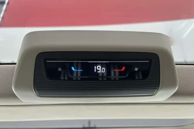 Volkswagen Multivan (2024) thumbnail 24