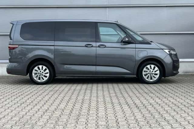 Volkswagen Multivan (2024) thumbnail 4