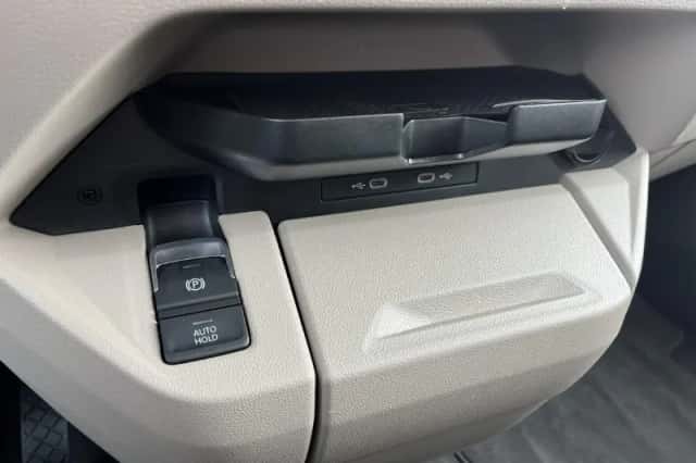 Volkswagen Multivan (2024) thumbnail 38