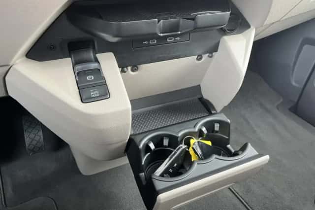Volkswagen Multivan (2024) thumbnail 39