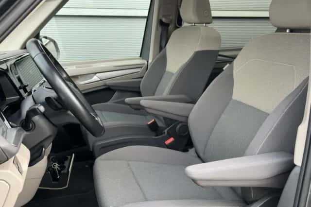 Volkswagen Multivan (2024) thumbnail 5