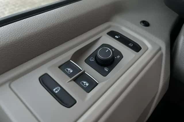 Volkswagen Multivan (2024) thumbnail 44