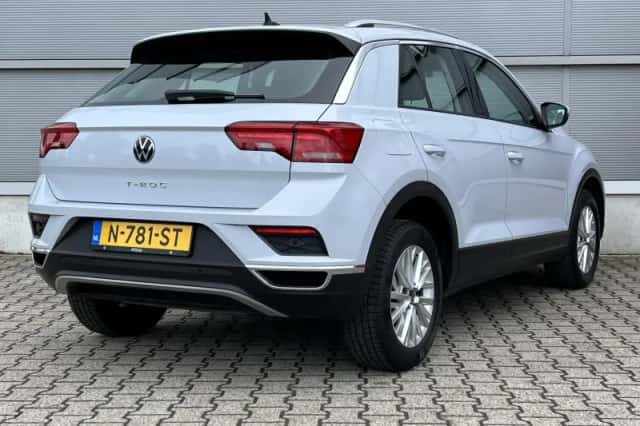 Volkswagen T-Roc (2022) thumbnail 2