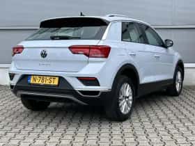Volkswagen T-Roc (2022) thumbnail 2