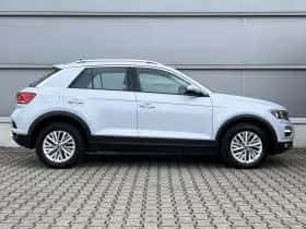 Volkswagen T-Roc (2022) thumbnail 3