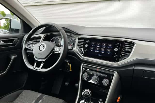 Volkswagen T-Roc (2022) thumbnail 36