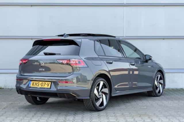 Volkswagen Golf (2025) thumbnail 2