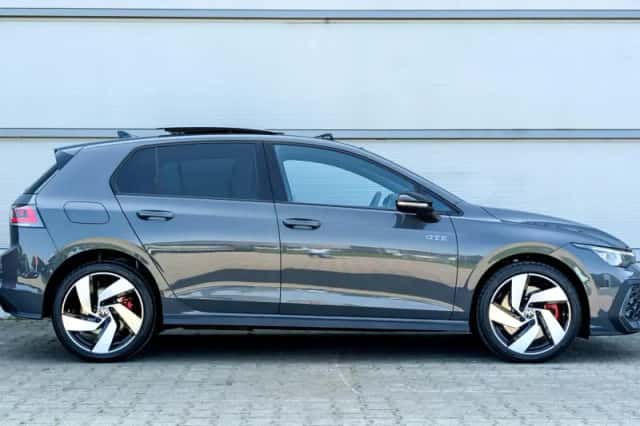 Volkswagen Golf (2025) thumbnail 3