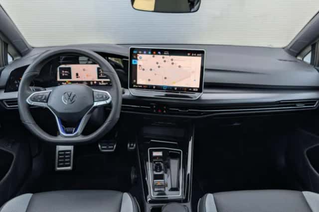 Volkswagen Golf (2025) thumbnail 5