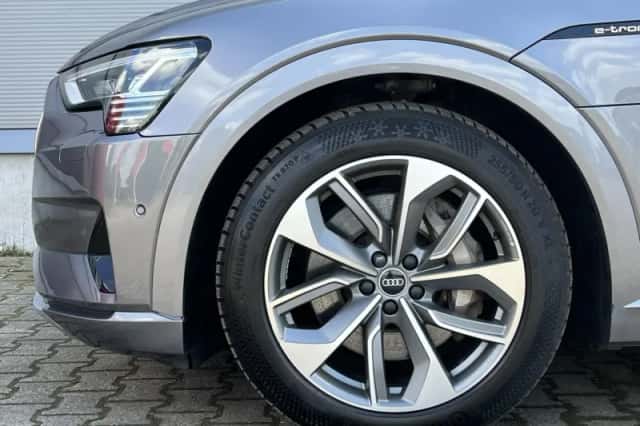 Audi e-tron (2020) thumbnail 16