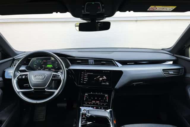 Audi e-tron (2020) thumbnail 5