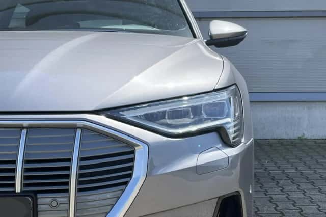 Audi e-tron (2020) thumbnail 10