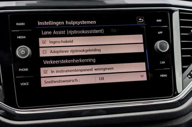 Volkswagen T-Roc (2018) thumbnail 37