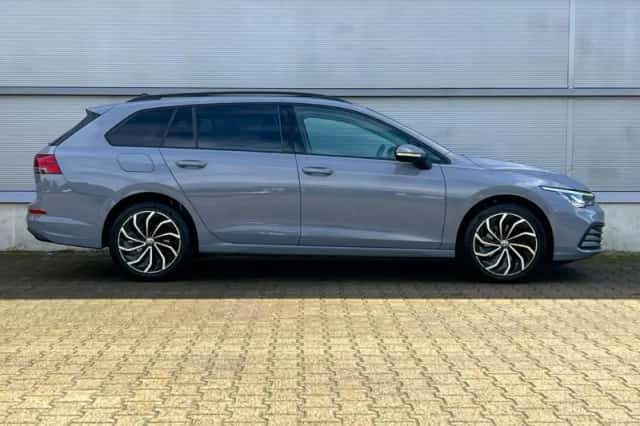 Volkswagen Golf (2021) thumbnail 3