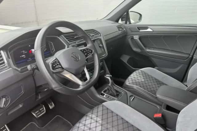 Volkswagen Tiguan (2023) thumbnail 4