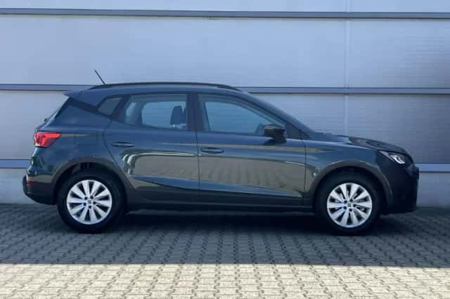 SEAT Arona (2022) thumbnail 3