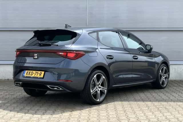 SEAT Leon (2023) thumbnail 2