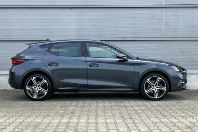 SEAT Leon (2023) thumbnail 3