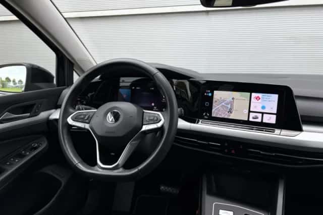 Volkswagen Golf (2023) thumbnail 5