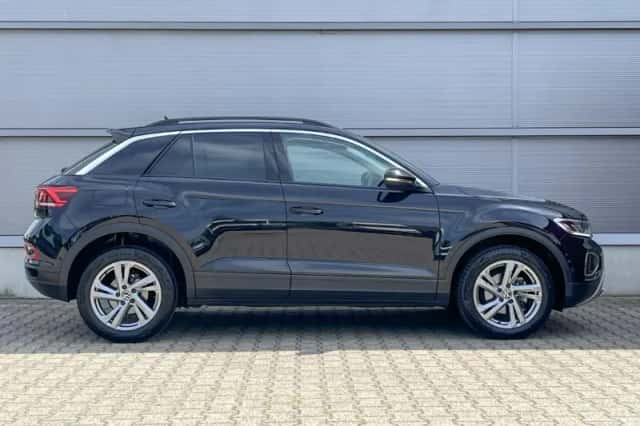 Volkswagen T-Roc (2022) thumbnail 3