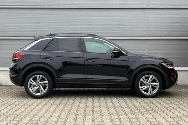 Volkswagen T-Roc (2022) thumbnail 3