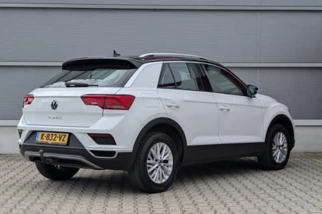 Volkswagen T-Roc (2021) thumbnail 2