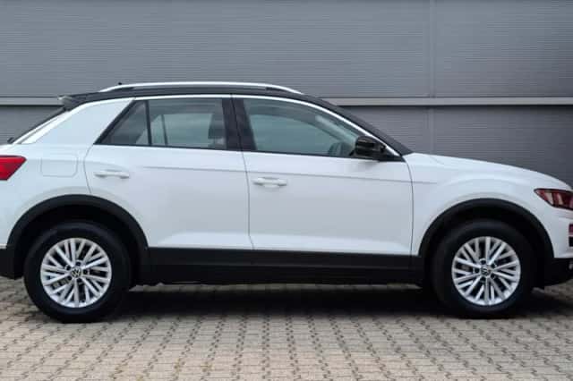 Volkswagen T-Roc (2021) thumbnail 3