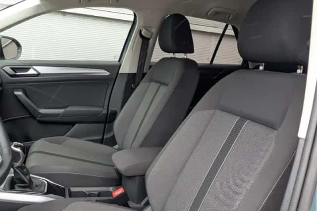 Volkswagen T-Roc (2024) thumbnail 4