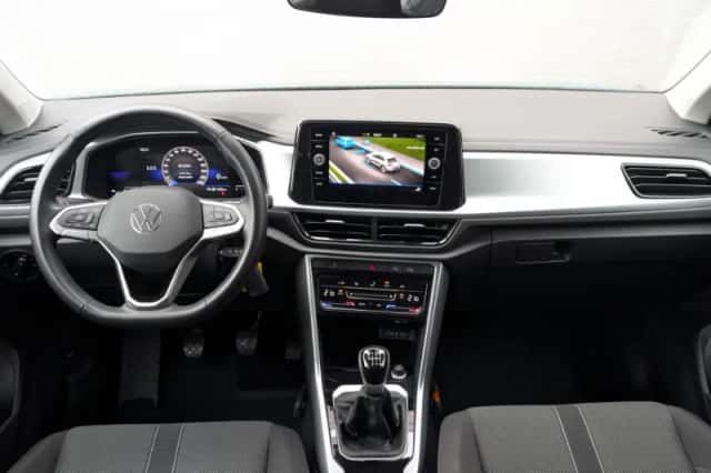Volkswagen T-Roc (2024) thumbnail 5