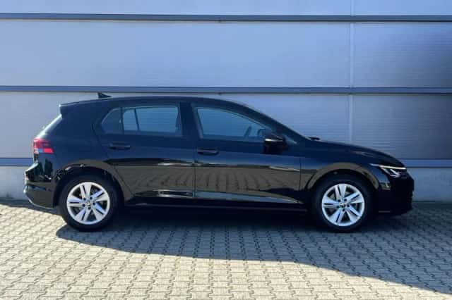 Volkswagen Golf (2023) thumbnail 3